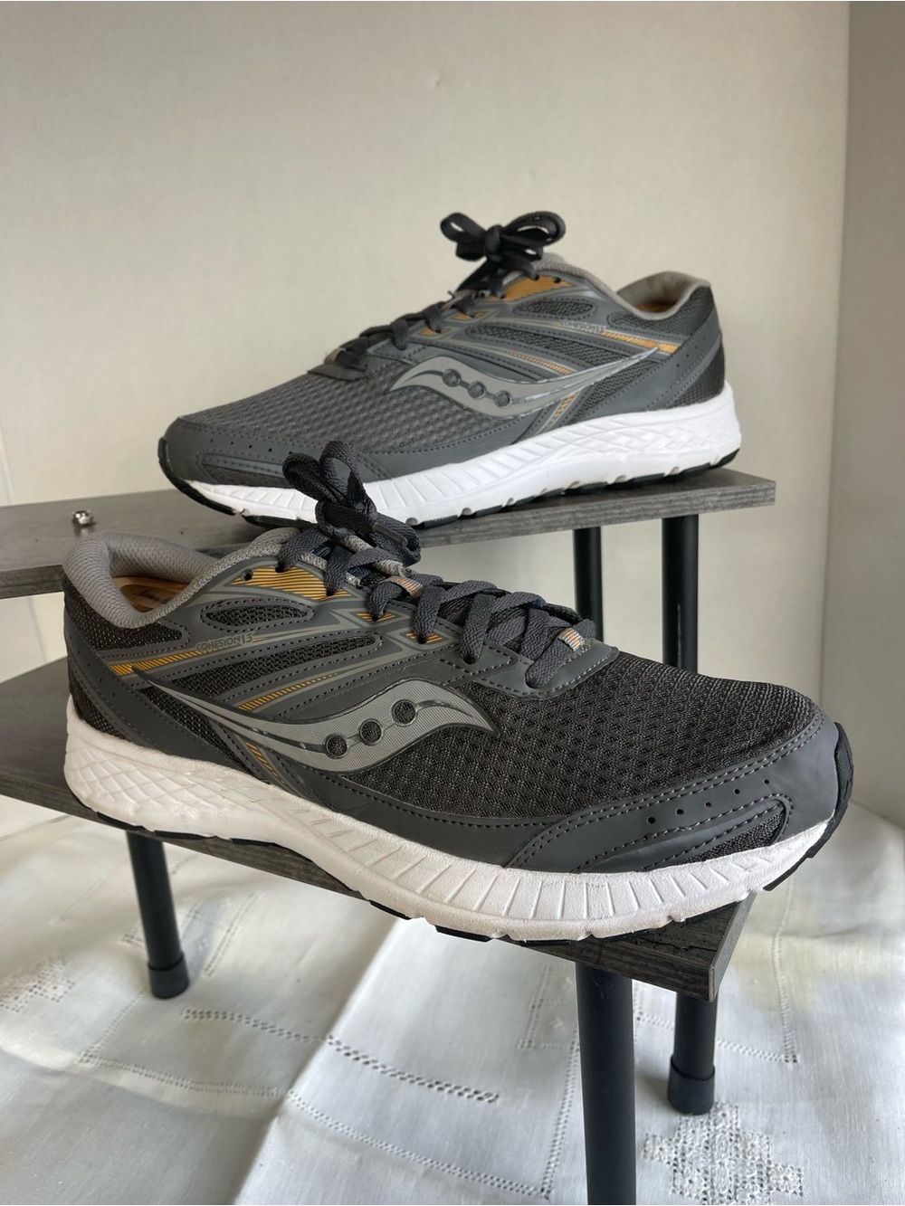 Saucony COHESION 13 Men’s Gray and Gold Athletic Running Shoes Size 11.5